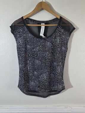 Fabletics Vanessa Top XS Black White Print Mesh Back Activewear Workout Shirt